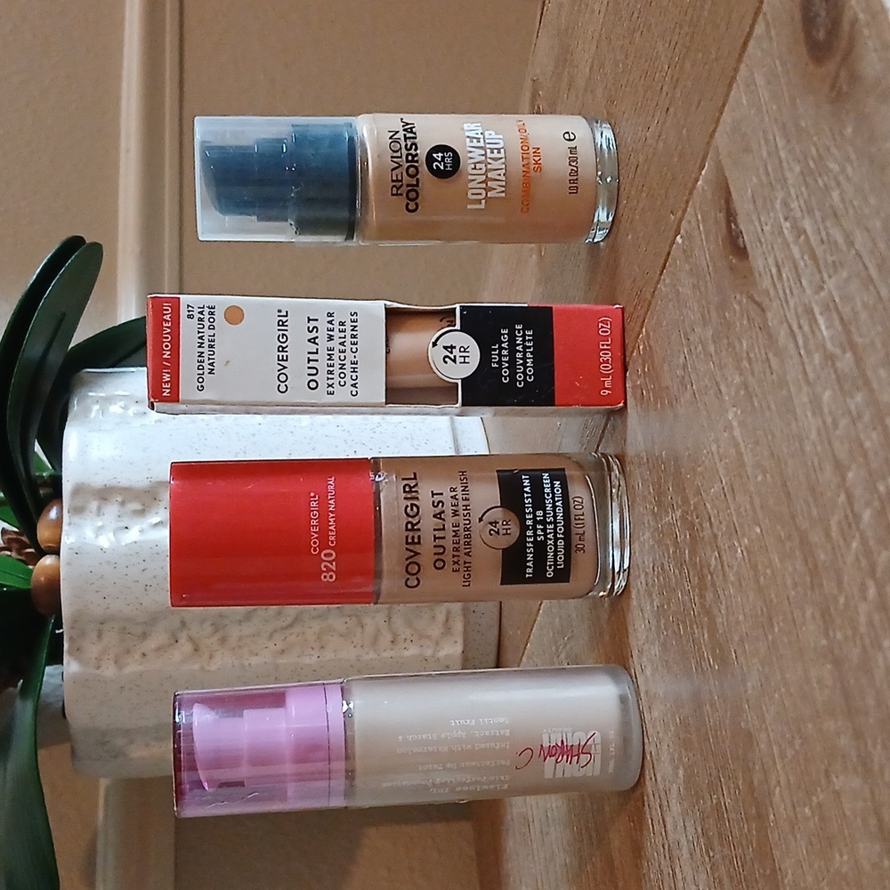 New Foundation Uoma, Covergirl, Revlon, and Concealer Women's Makeup 4pc - Picture 3 of 17